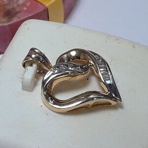 Estate .25ctw Rd/Baquette Natural Diamond Open 10Kt Y/Gold Heart Pendant#20095